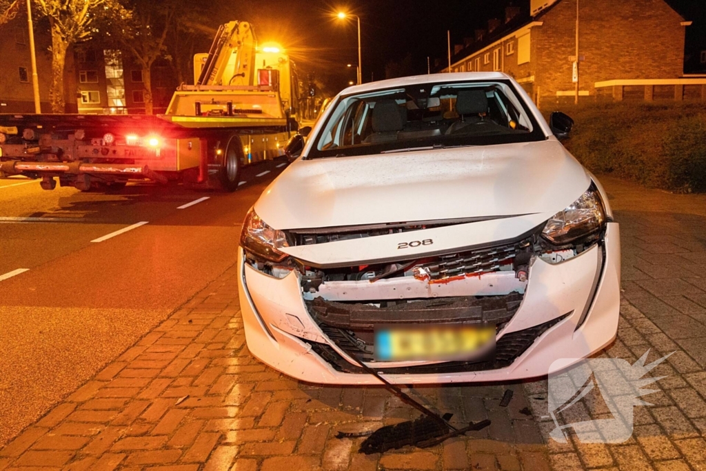 Auto veroorzaakt kettingreactie bij nachtelijk ongeval