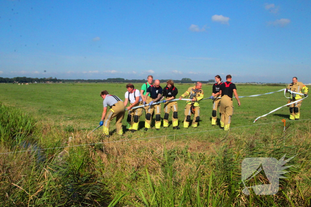 Brandweer haalt Stier uit sloot