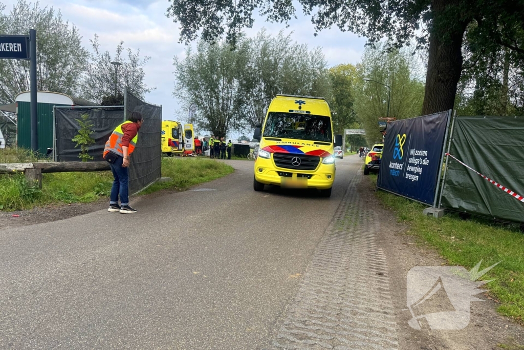 Motor rijdt publiek in, persoon van organisatie overleden