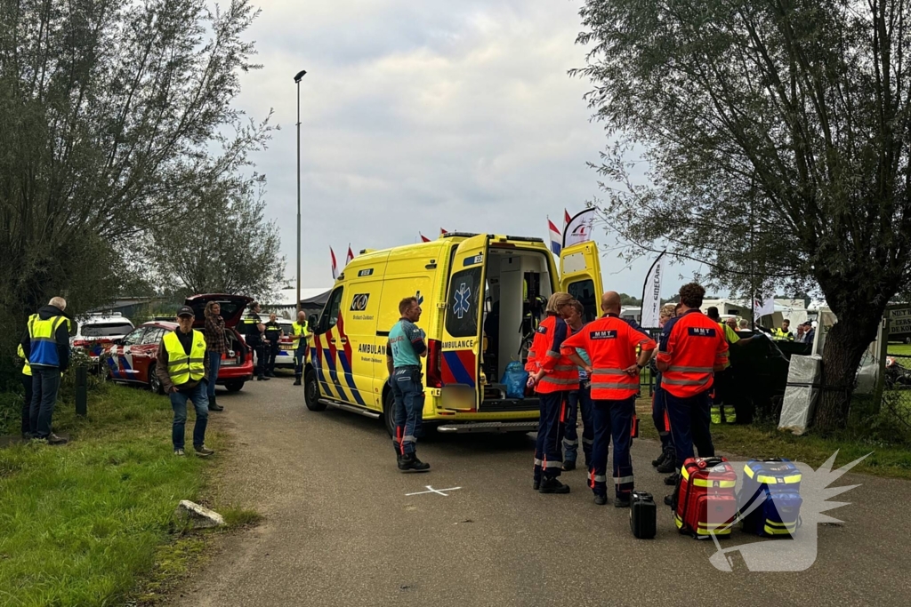 Motor rijdt publiek in, persoon van organisatie overleden