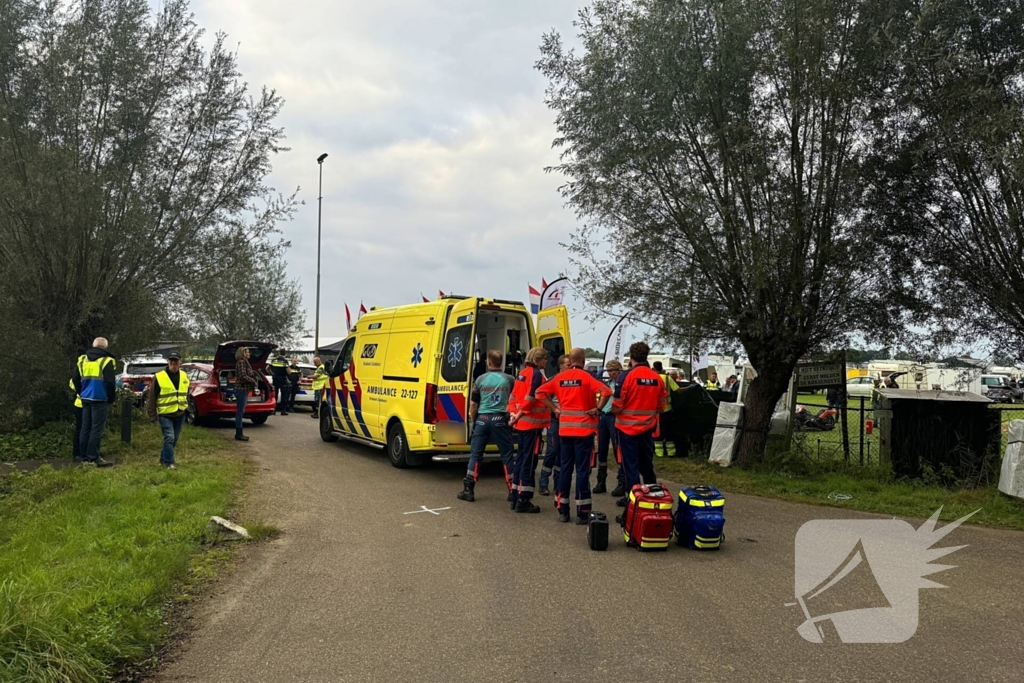 Motor rijdt publiek in, persoon van organisatie overleden