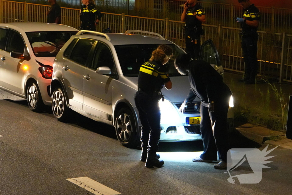 Twee voertuigen botsen achterop elkaar