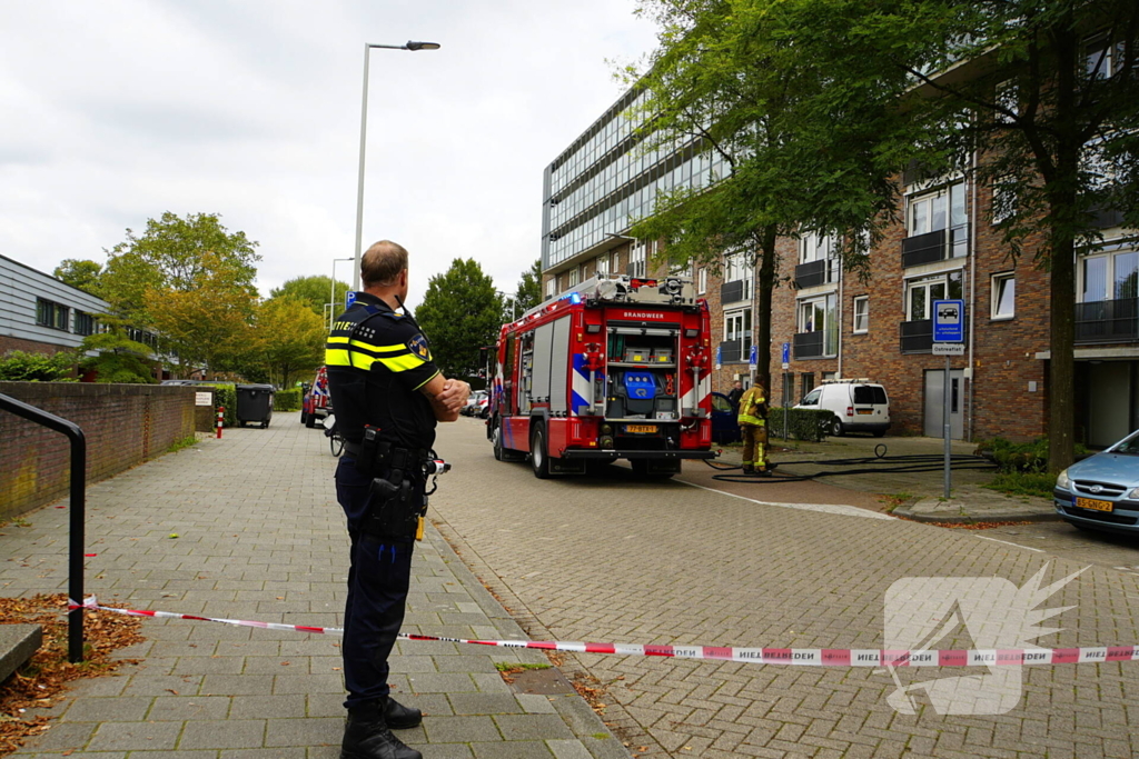 Brandweer zet extra middelen in bij brand in flat