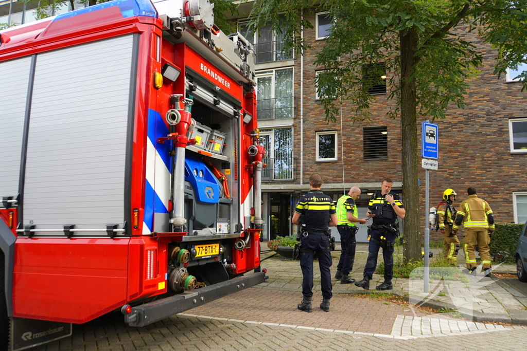 Brandweer zet extra middelen in bij brand in flat