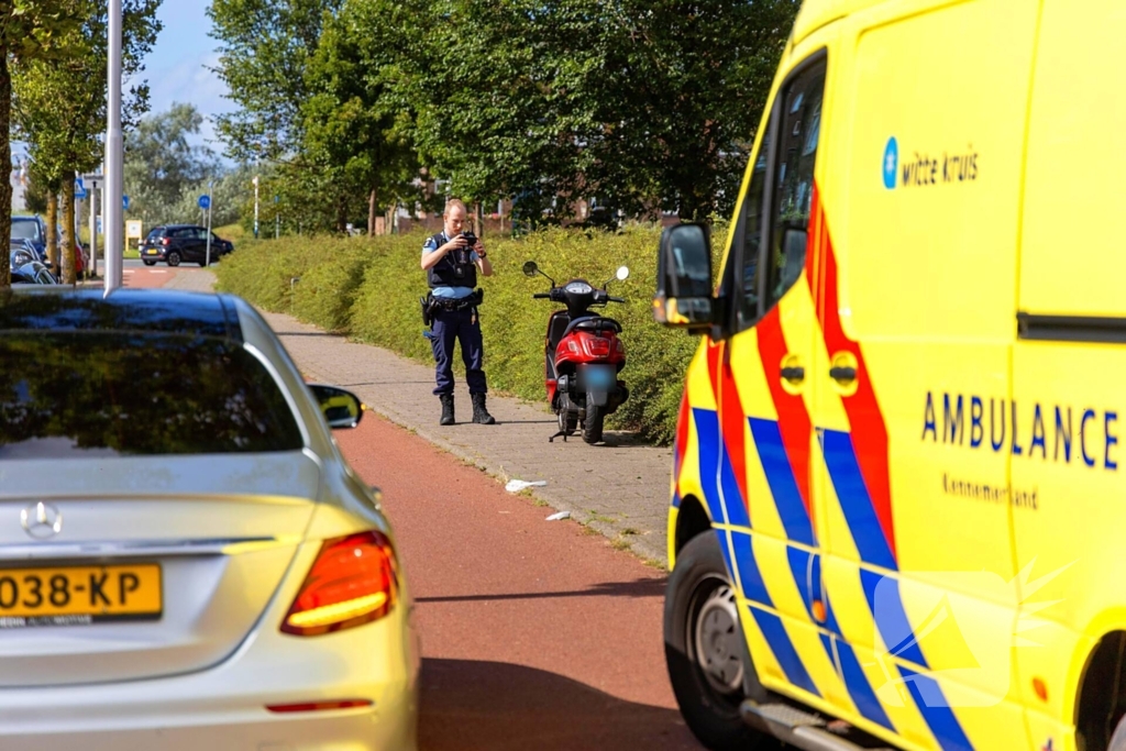 Scooterbestuurder gewond bij botsing met autodeur