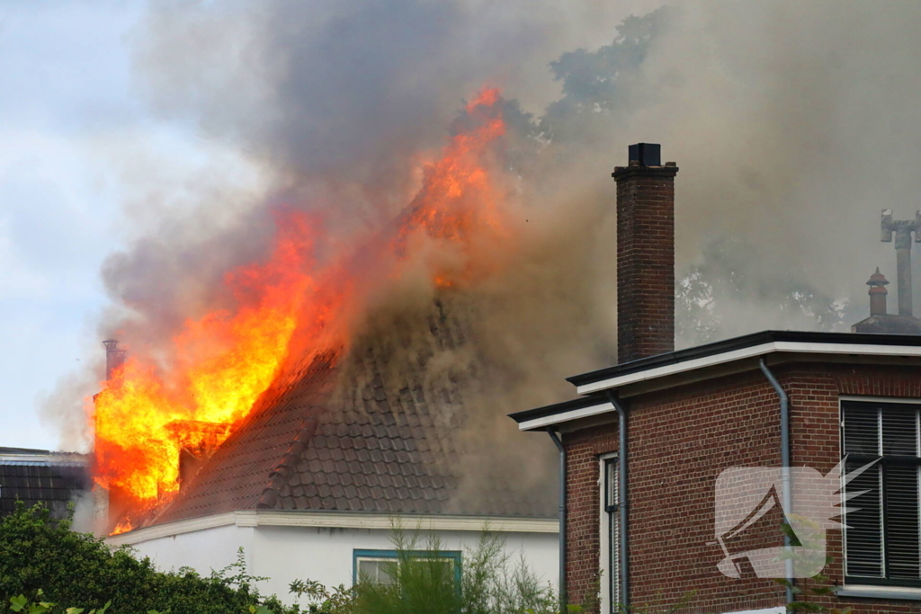 Grote rookontwikkeling bij woningbrand