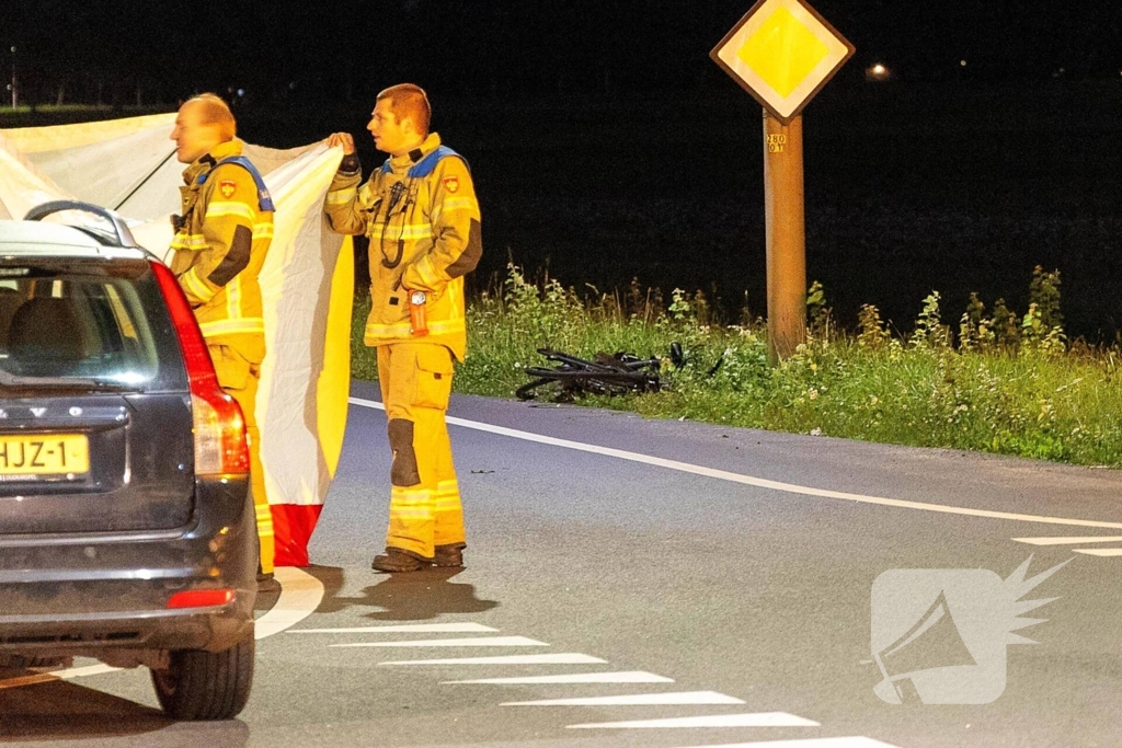 Fietser overlijd na botsing met auto