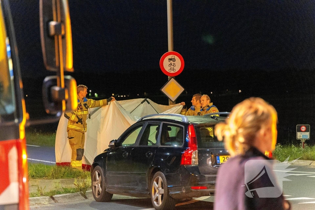 Fietser overlijd na botsing met auto