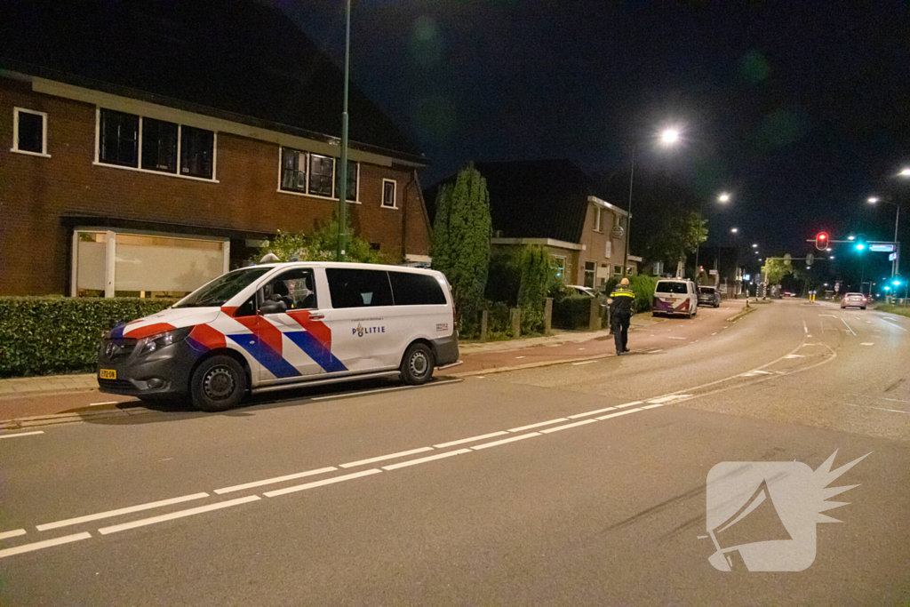 Explosie bij woning, politie doet onderzoek