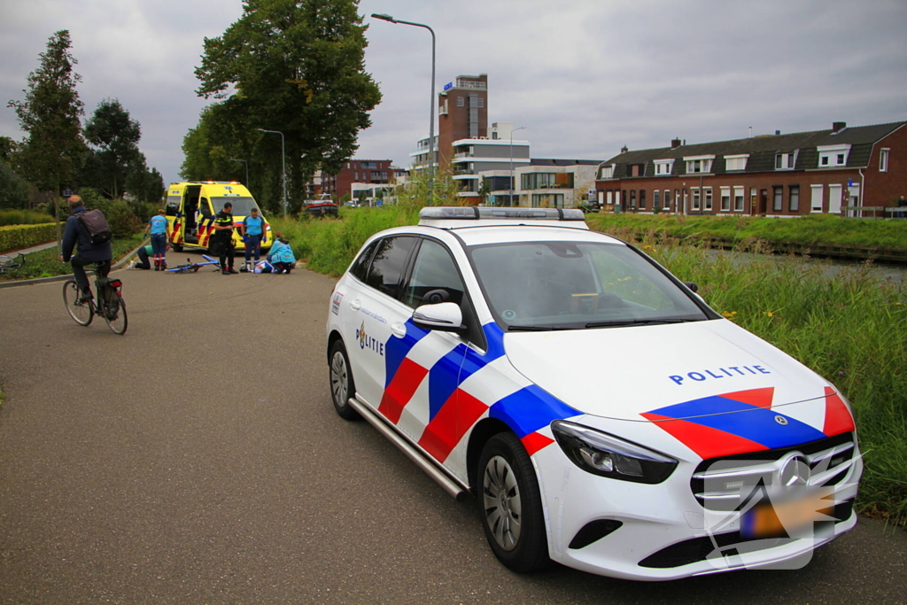 Wielrenner en fietser botsen op elkaar