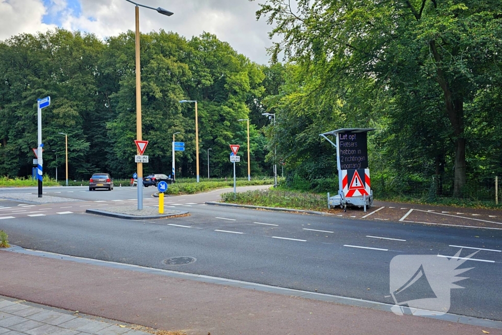 Gemeente plaatst groot matrixbord bij beruchte rotonde