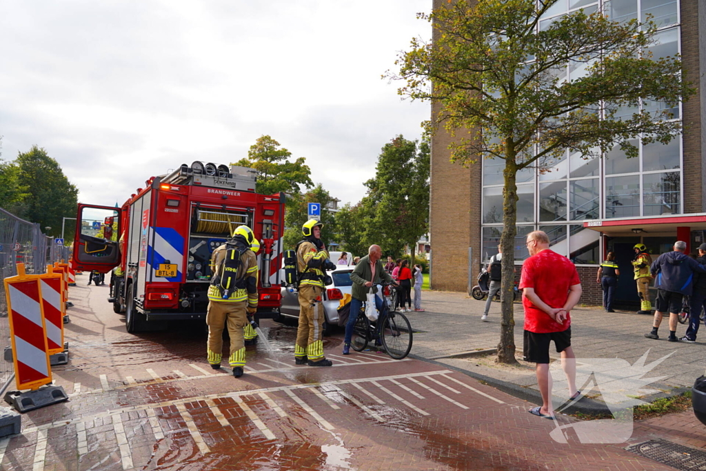 Kinderwagen vlamt in portiek; oorzaak nog onbekend