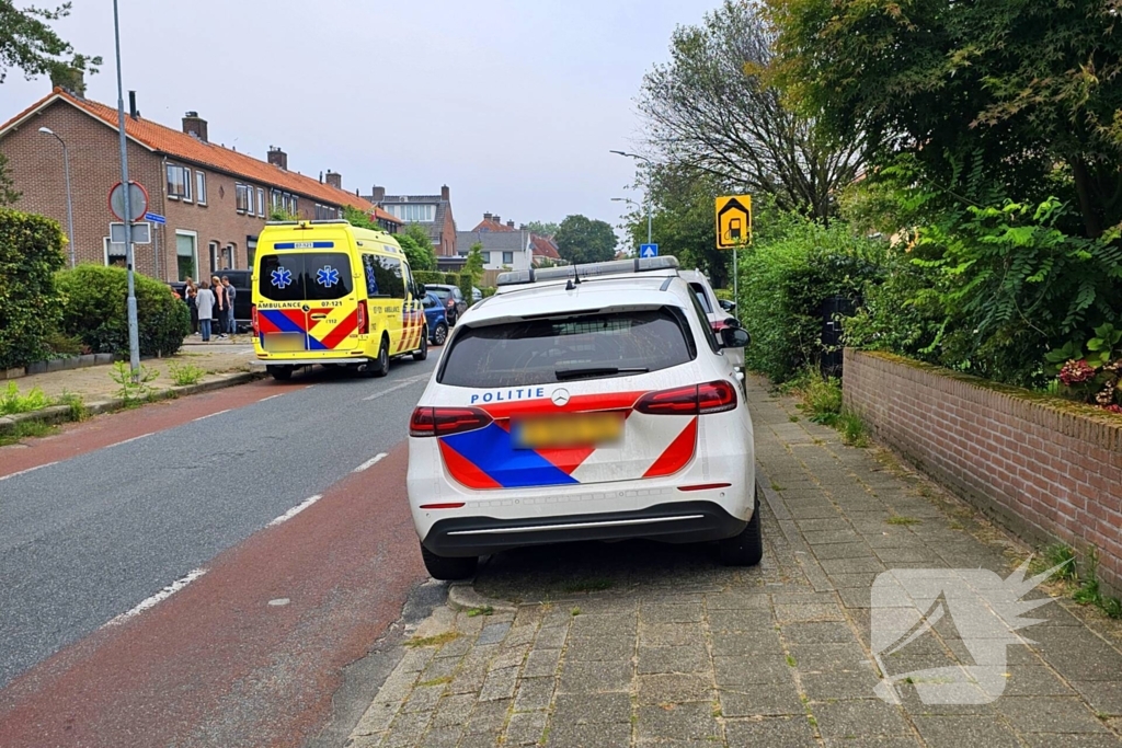 Fietser klapt achterop personenauto