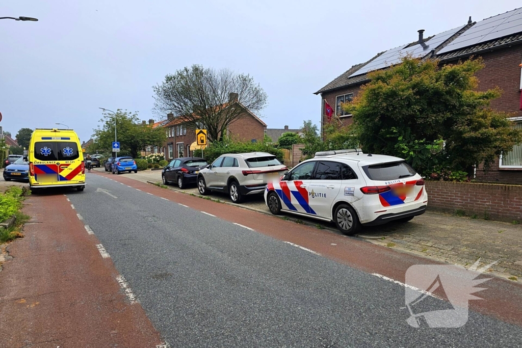 Fietser klapt achterop personenauto