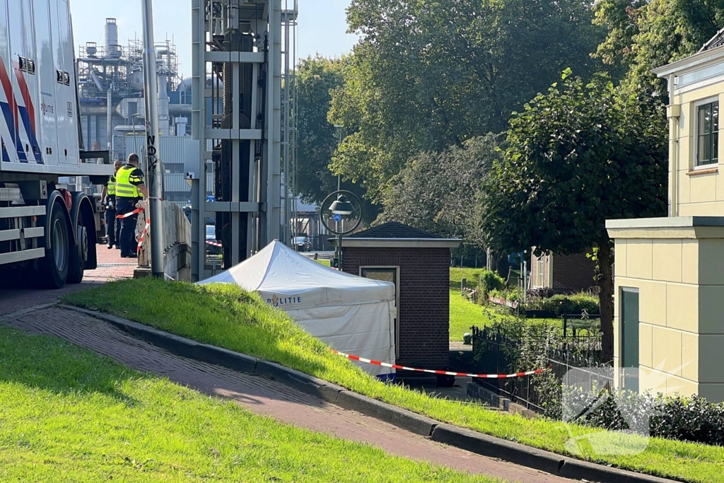 Politie doet onderzoek naar aantreffen overleden persoon