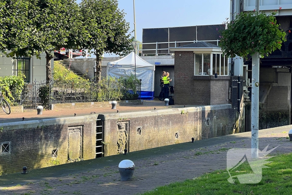 Politie doet onderzoek naar aantreffen overleden persoon