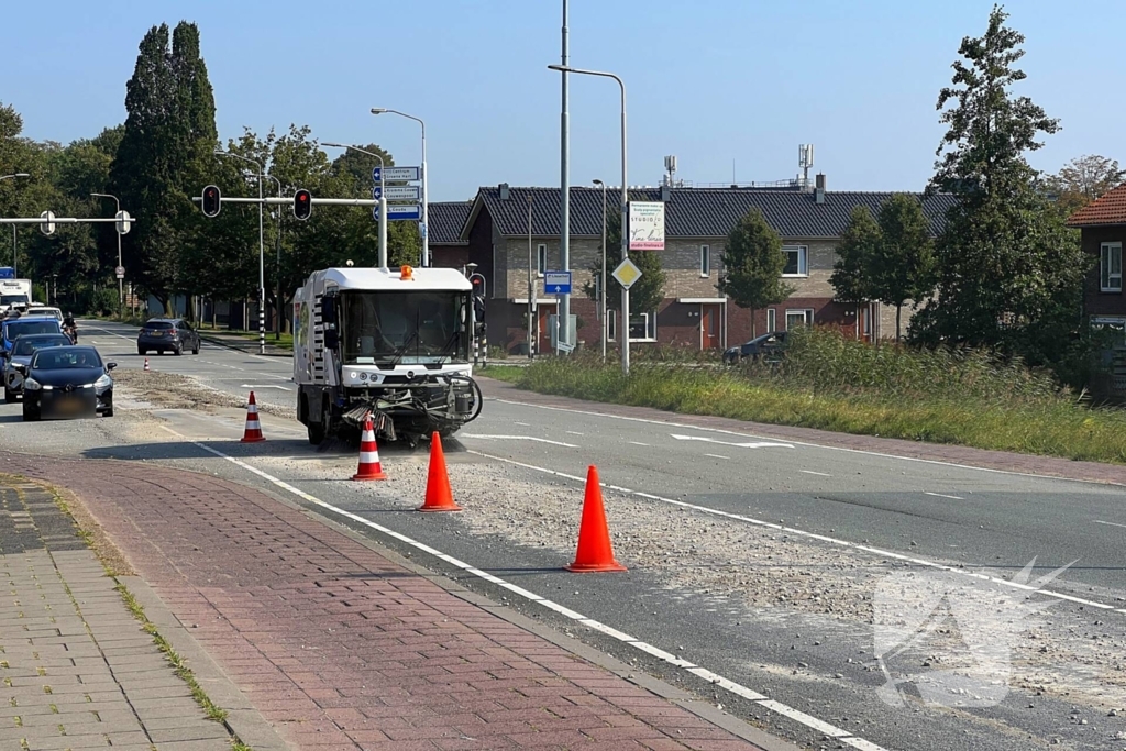 Verloren lading grind zorgt voor verkeersoverlast