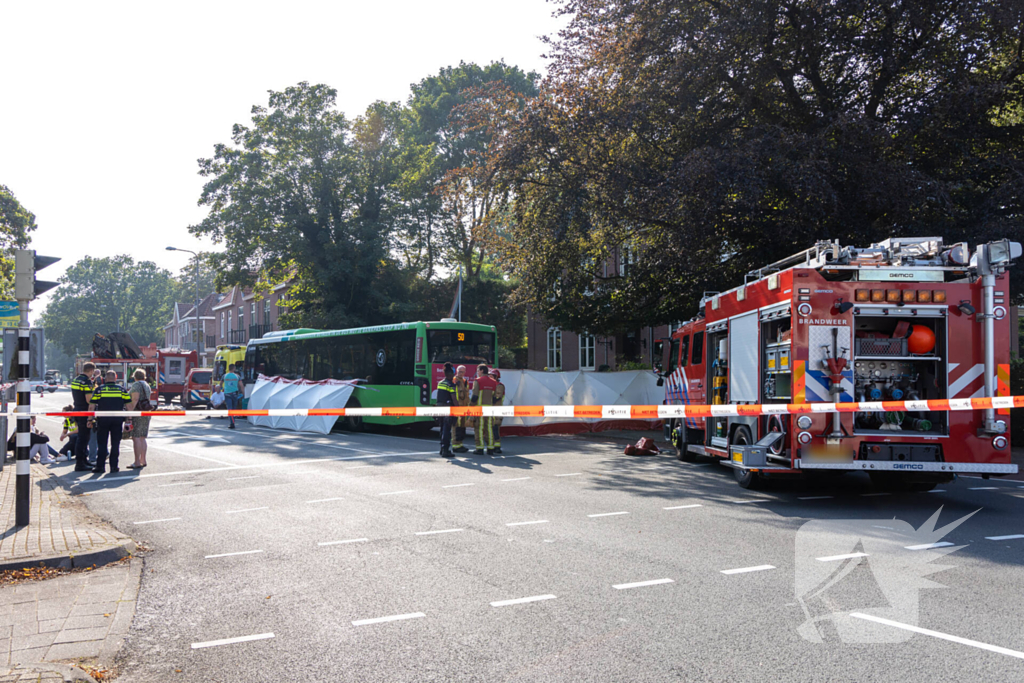 Fietser geschept door lijnbus