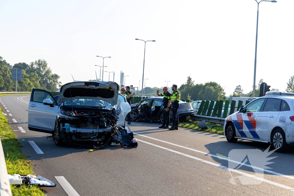 Drie zwaargewonden bij frontale botsing