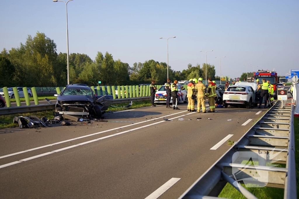 Drie zwaargewonden bij frontale botsing