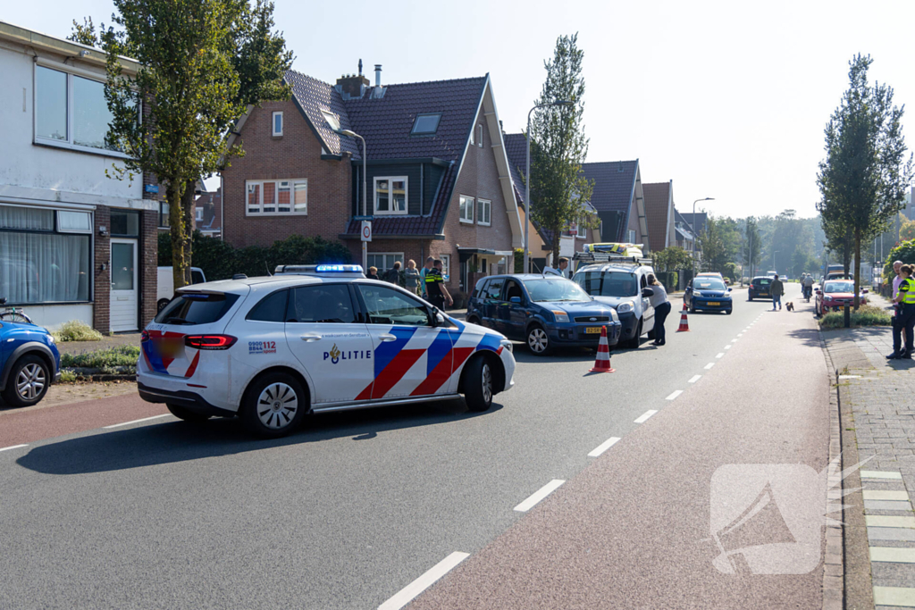 Bestuurder naar ziekenhuis na botsing