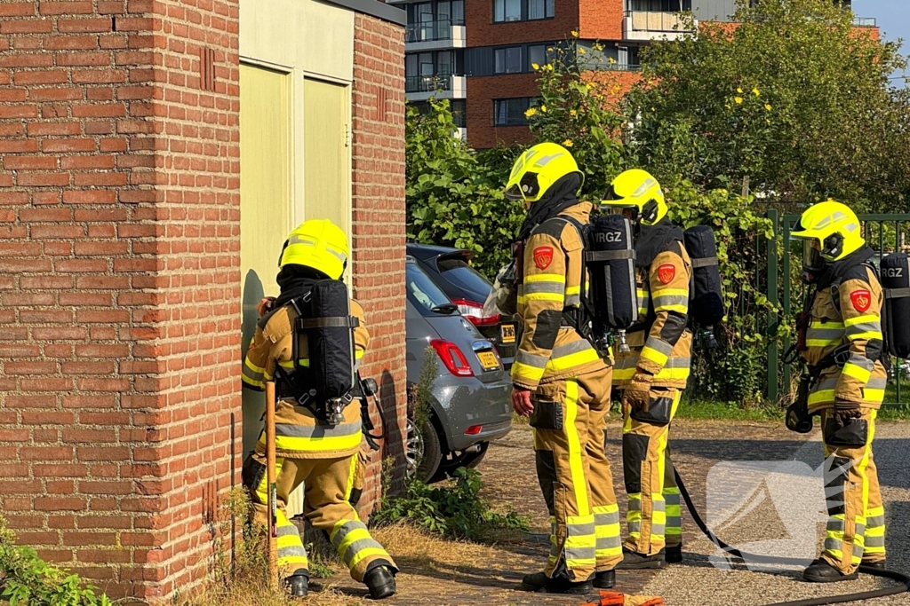 Brand in bijgebouw snel onder controle