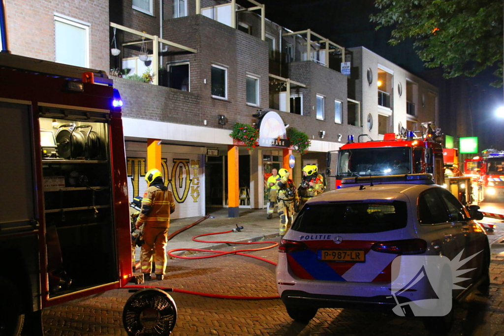 Meerdere personen nagekeken in ambulance na brand in appartement