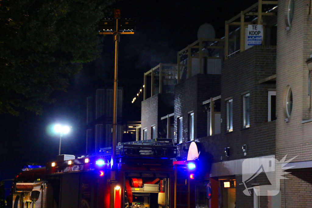 Meerdere personen nagekeken in ambulance na brand in appartement