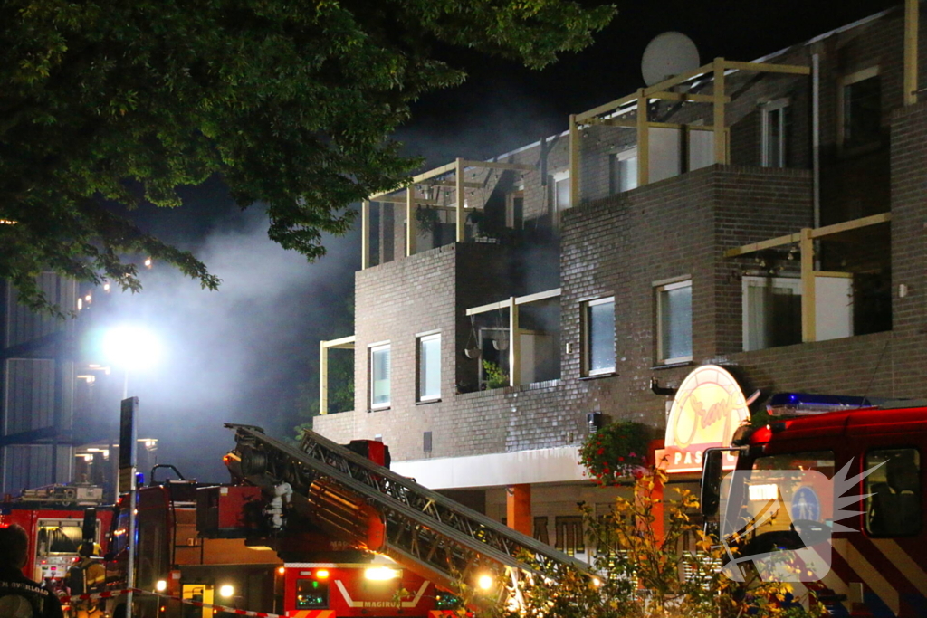 Meerdere personen nagekeken in ambulance na brand in appartement