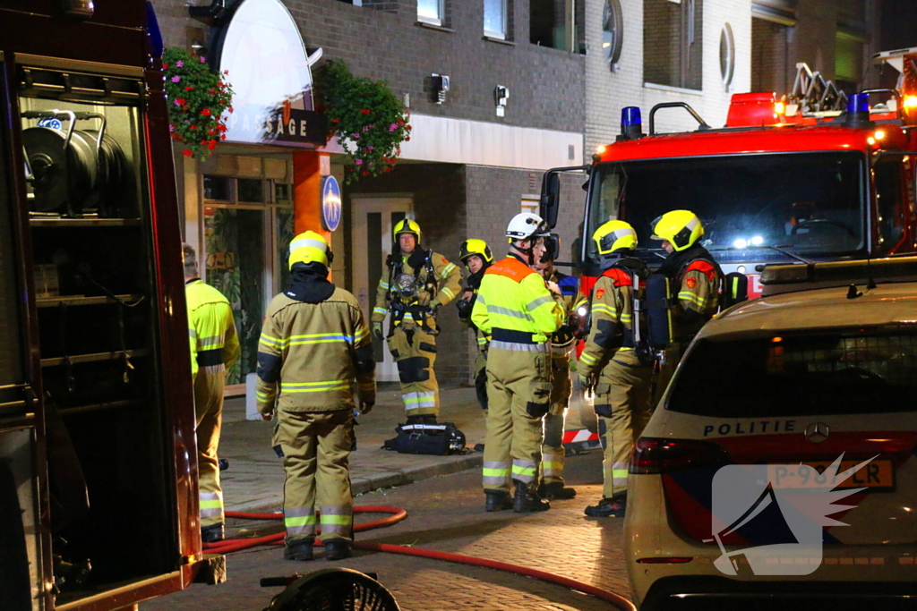 Meerdere personen nagekeken in ambulance na brand in appartement