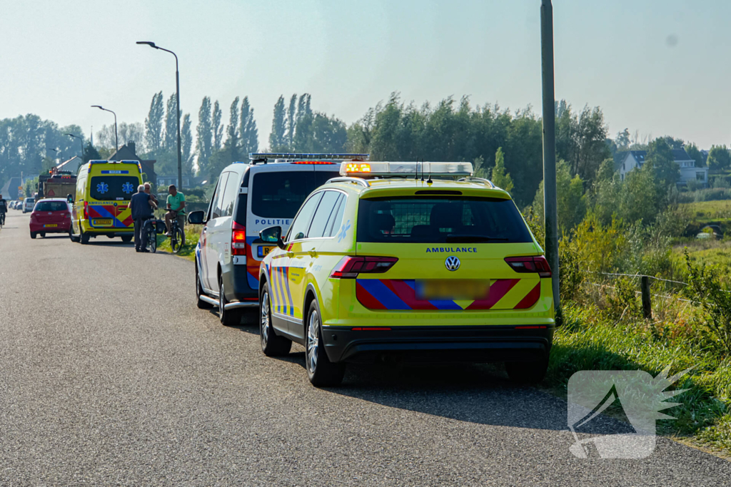 Vergeten handrem eindigt met te watergeraakte auto