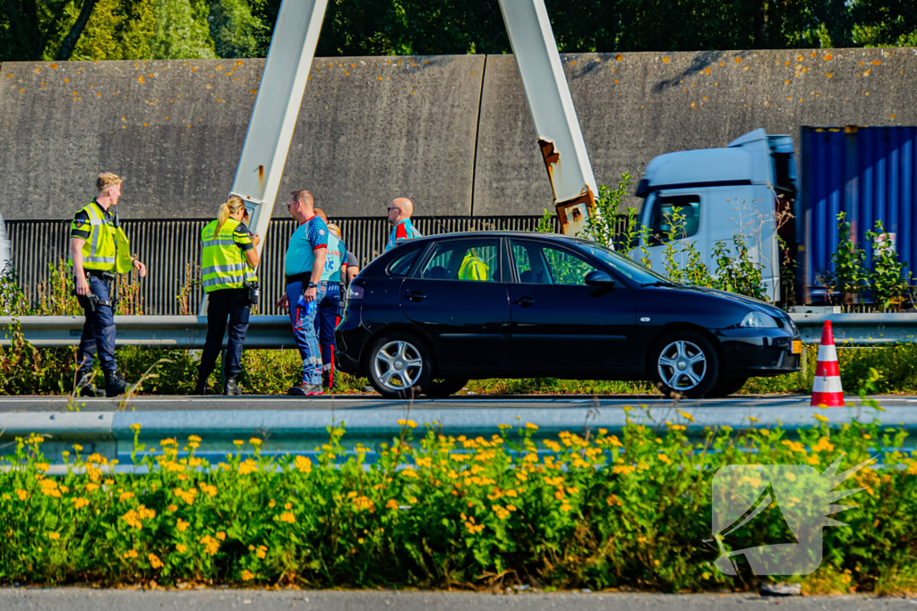 Gewonde na kop-staart aanrijding op snelweg