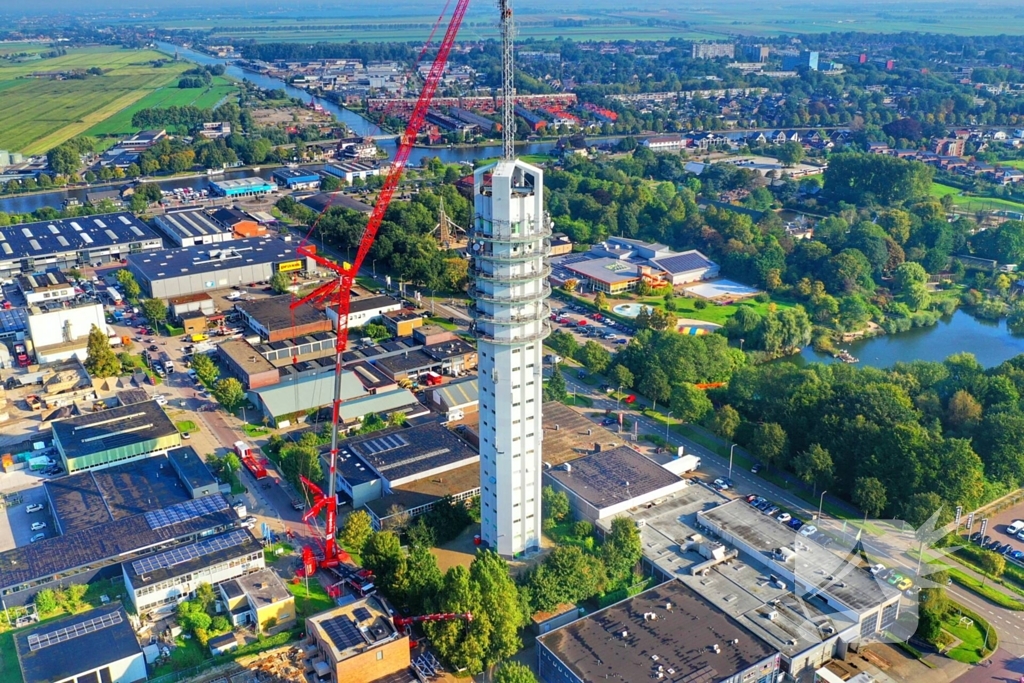 Zendmast verwijdert van Telecomtoren