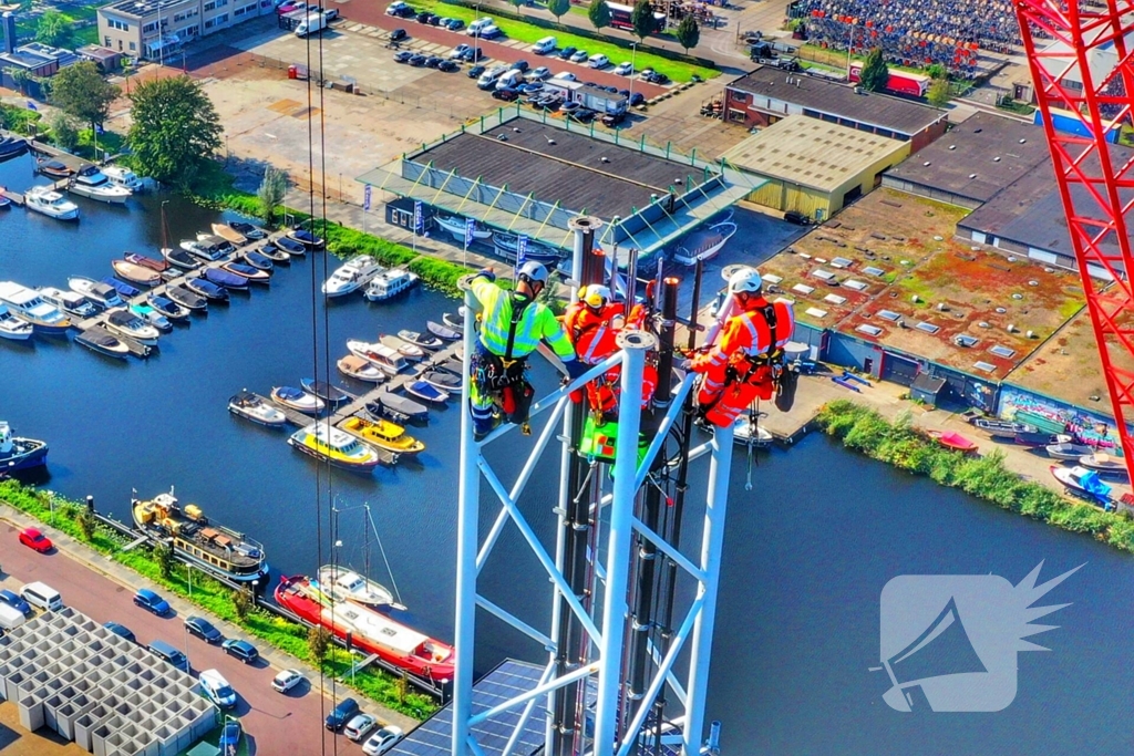 Zendmast verwijdert van Telecomtoren