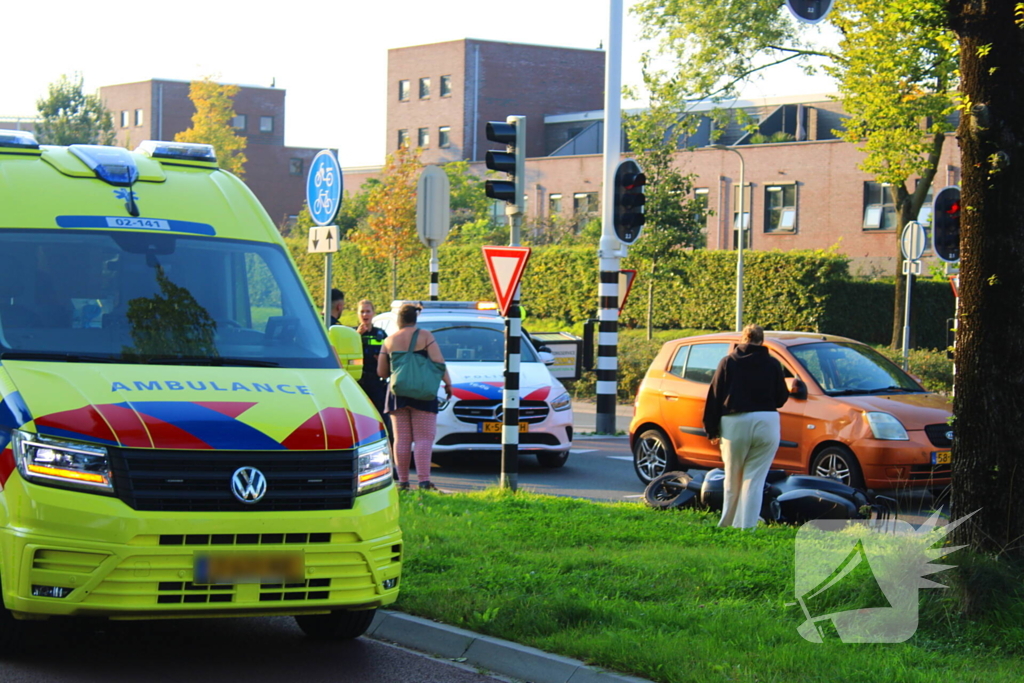 Scooter aangereden door personenauto