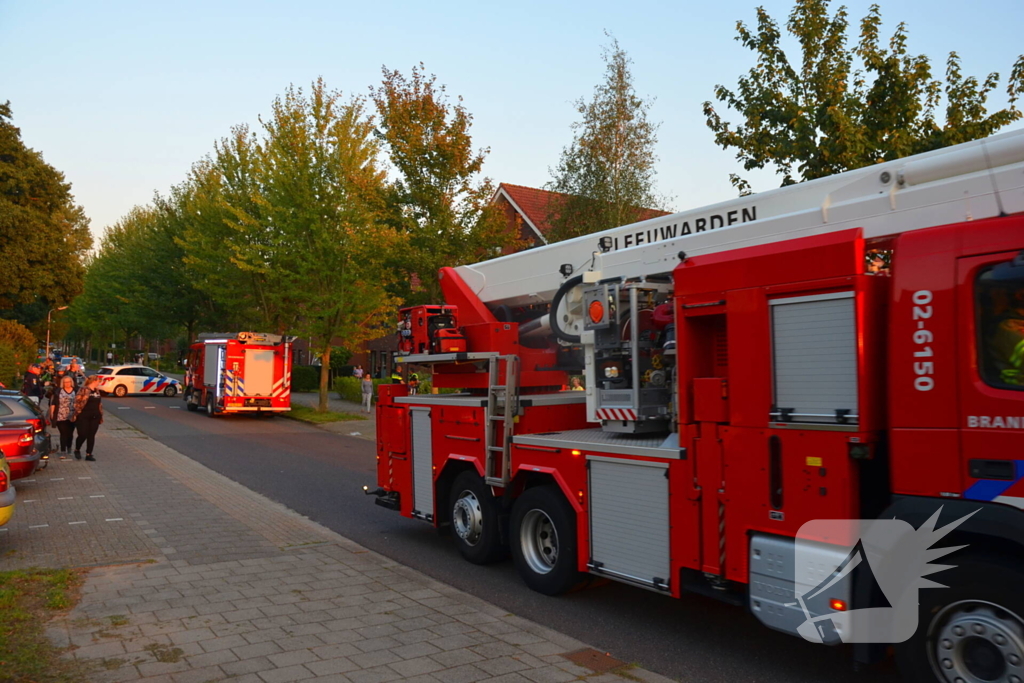 Brandweer ventileert woning na brand