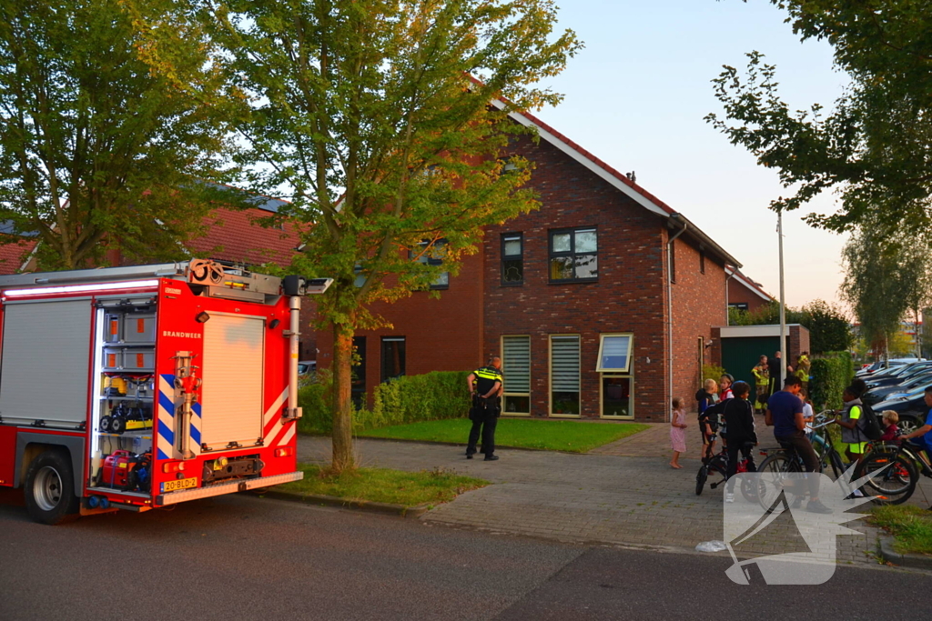 Brandweer ventileert woning na brand