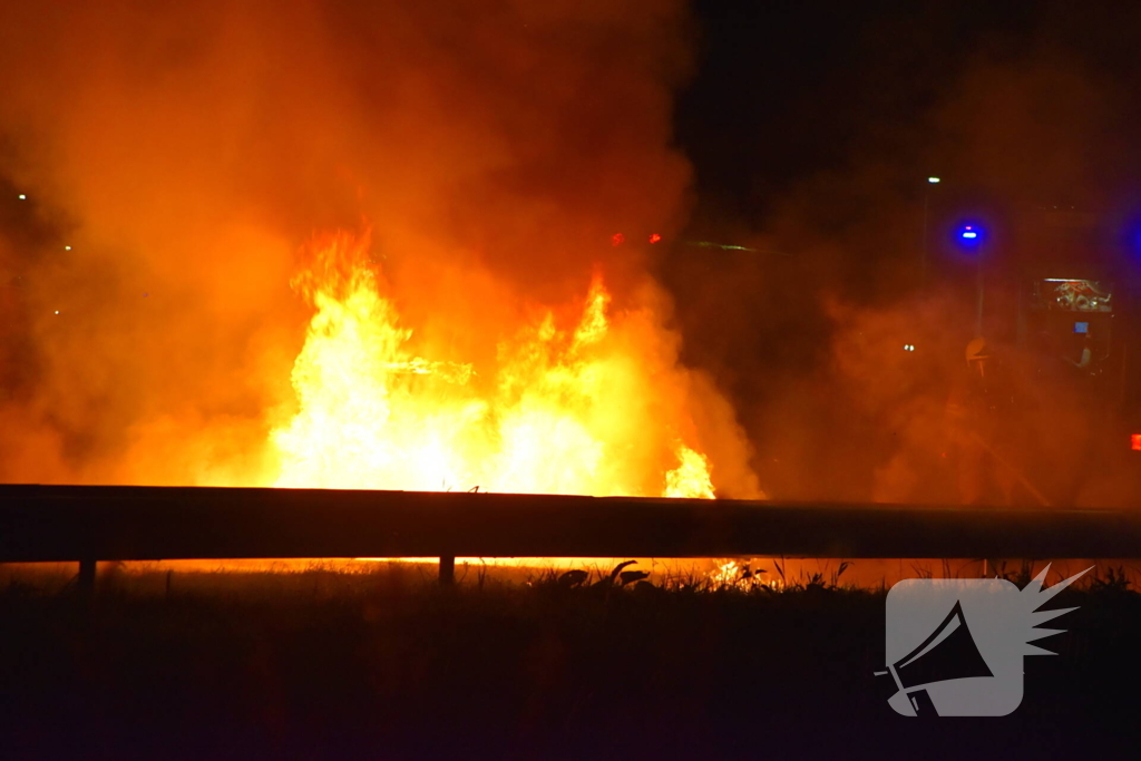 Auto uitgebrand op A12