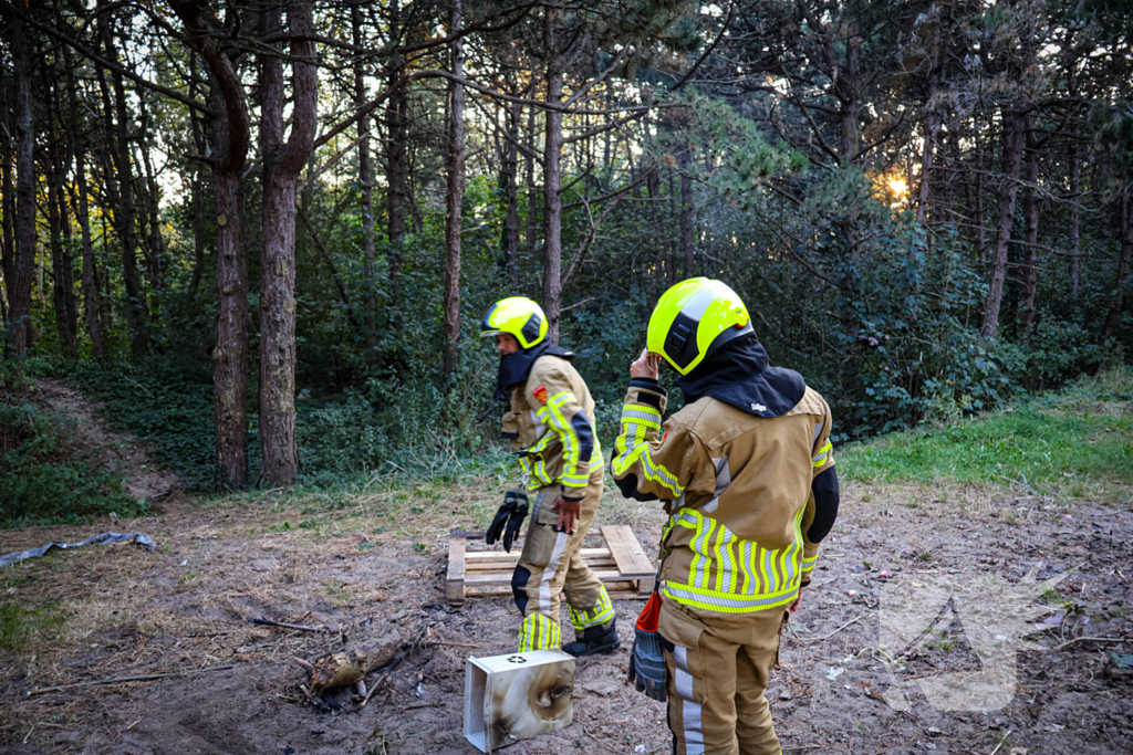 Brand gesticht in bos, brandweer doet er zand over