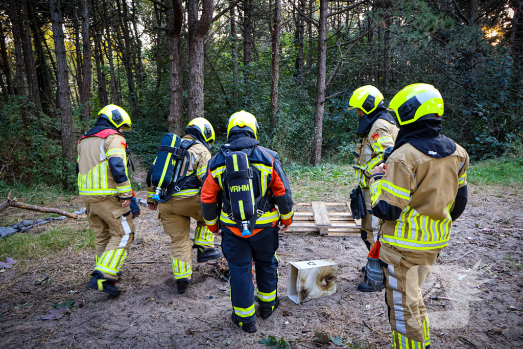 Brand gesticht in bos, brandweer doet er zand over