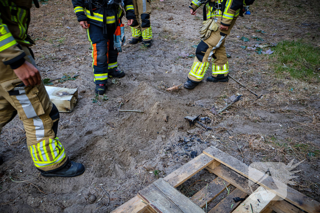 Brand gesticht in bos, brandweer doet er zand over