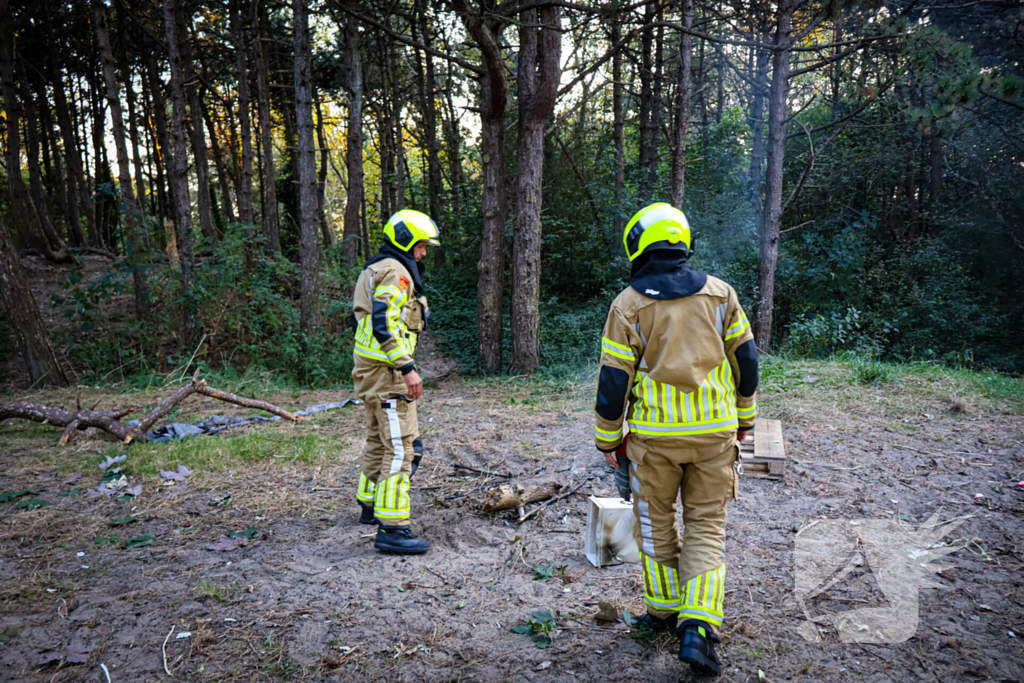 Brand gesticht in bos, brandweer doet er zand over