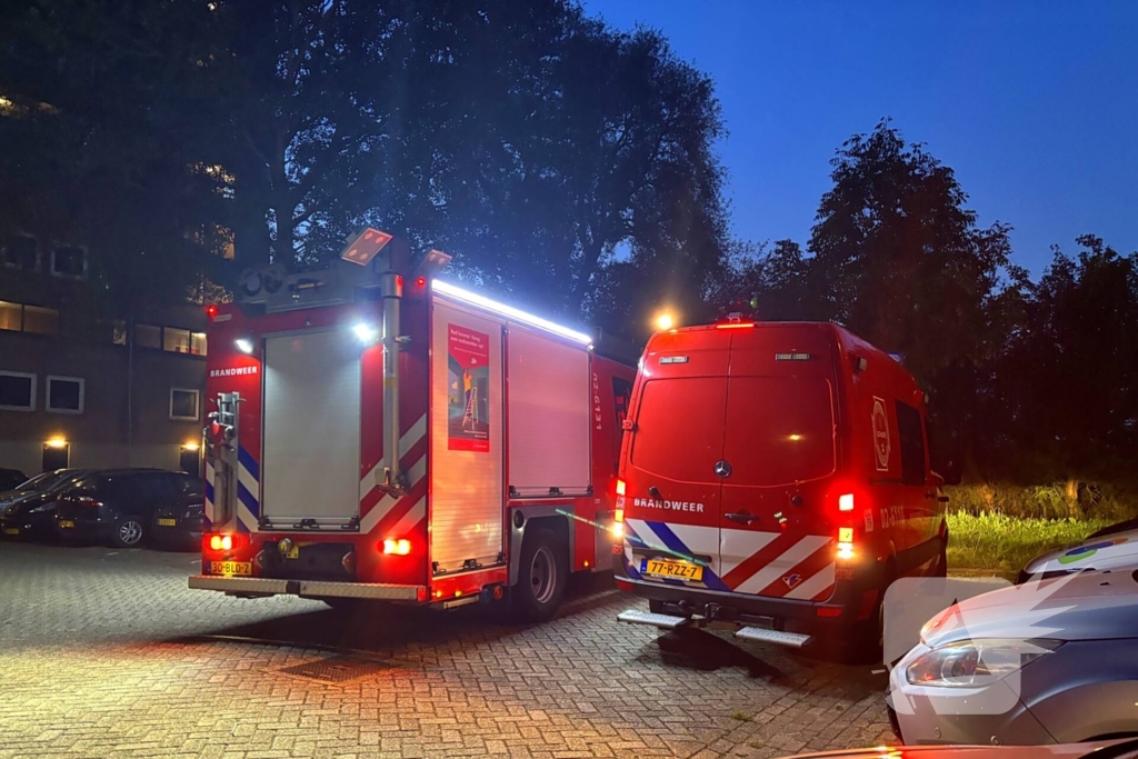 Omstanders doven brand bij steiger