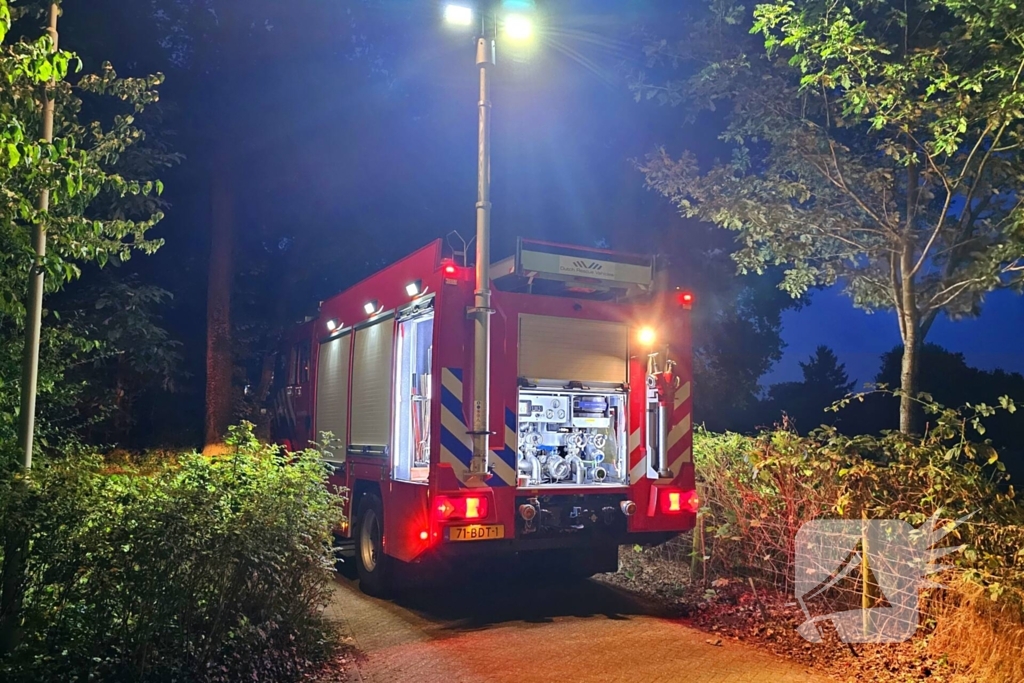 Grote tak valt naar beneden tijdens brandweer inzet