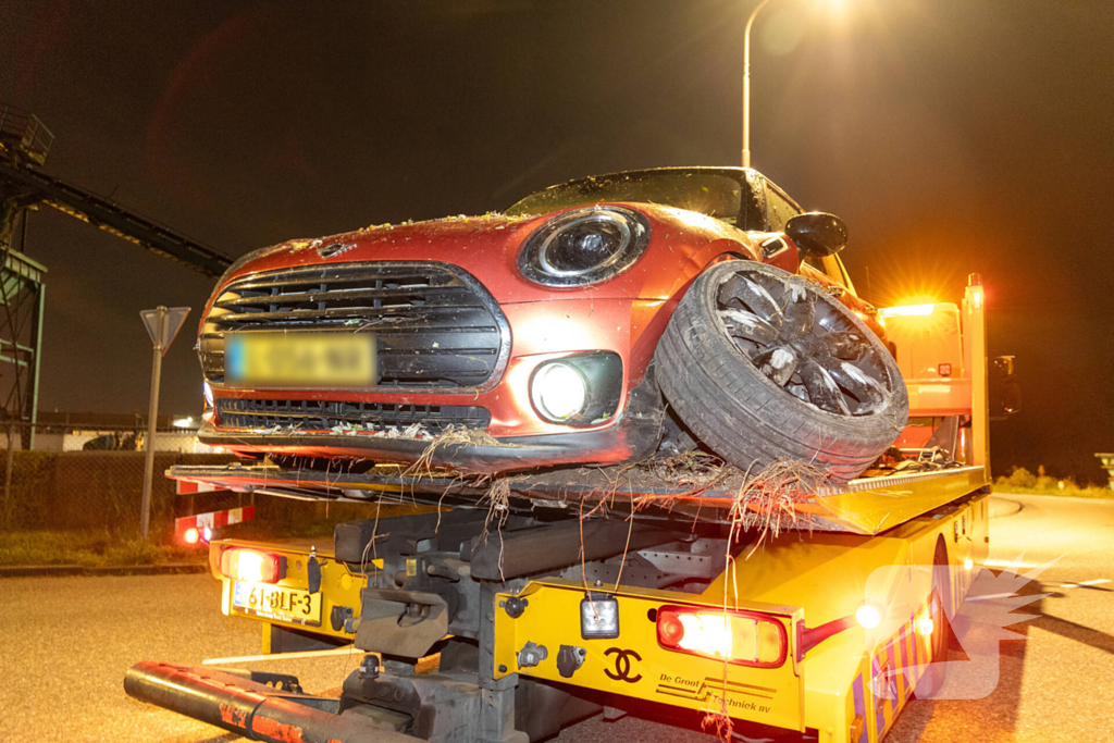 Minderjarige botst met personenauto tijdens joyride