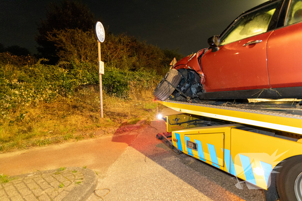 Minderjarige botst met personenauto tijdens joyride