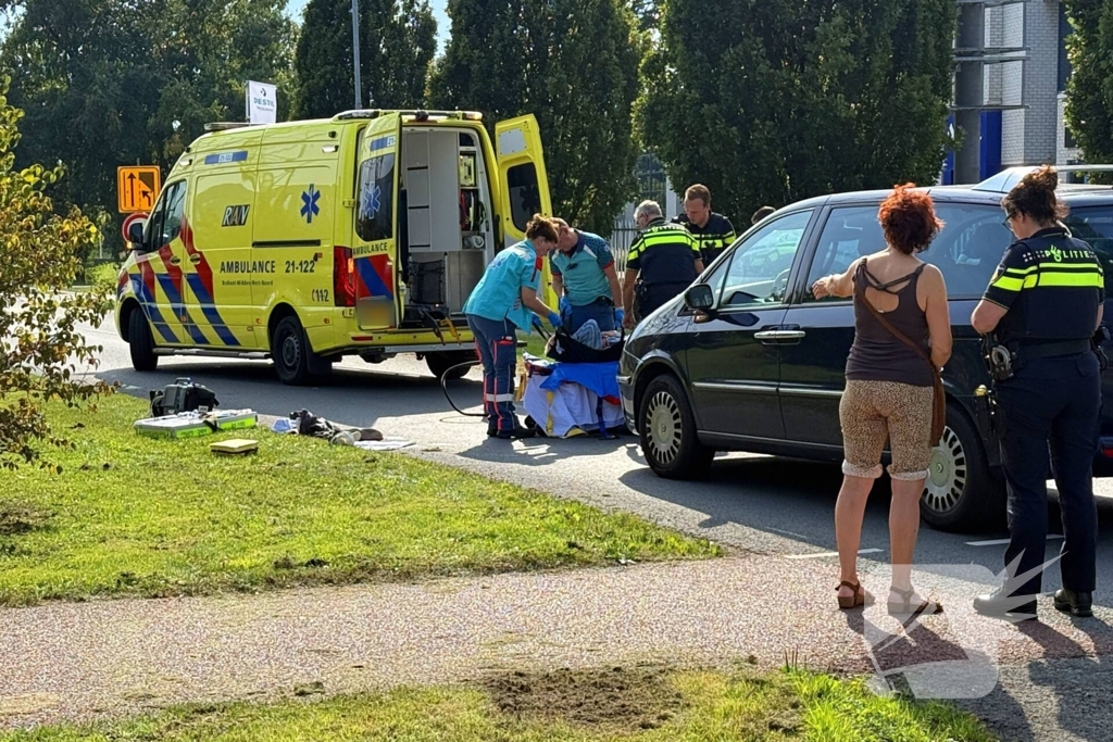 Fietser zwaargewond bij aanrijding met personenauto