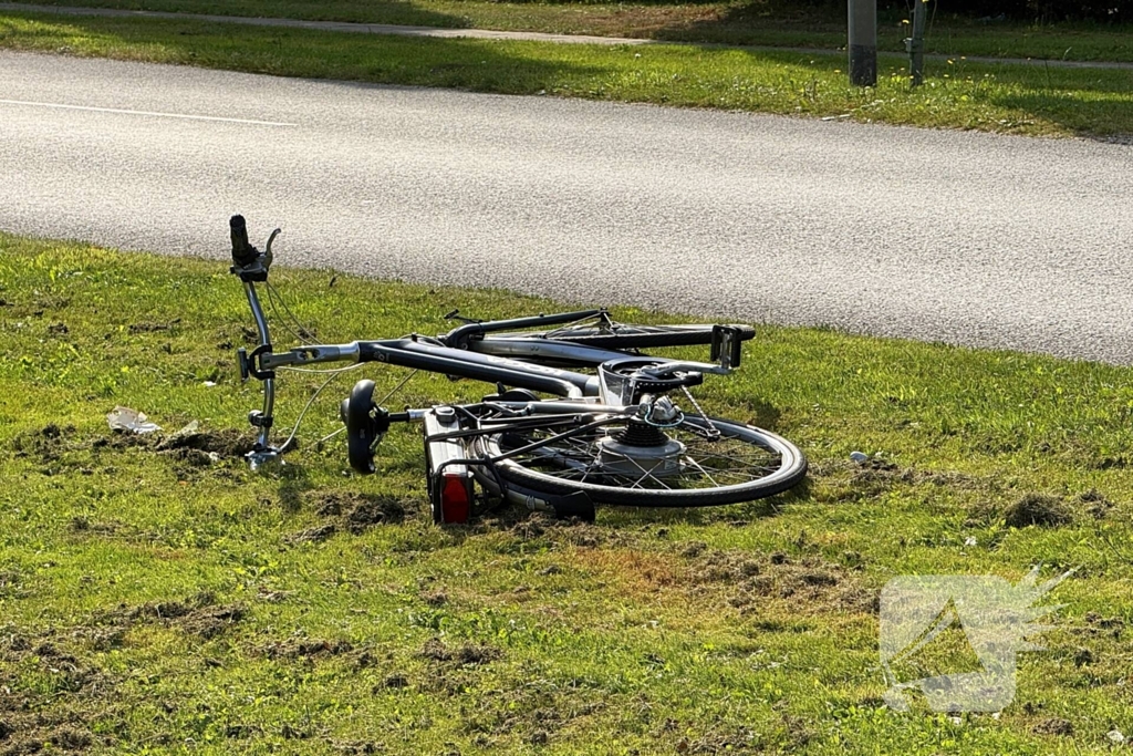 Fietser zwaargewond bij aanrijding met personenauto