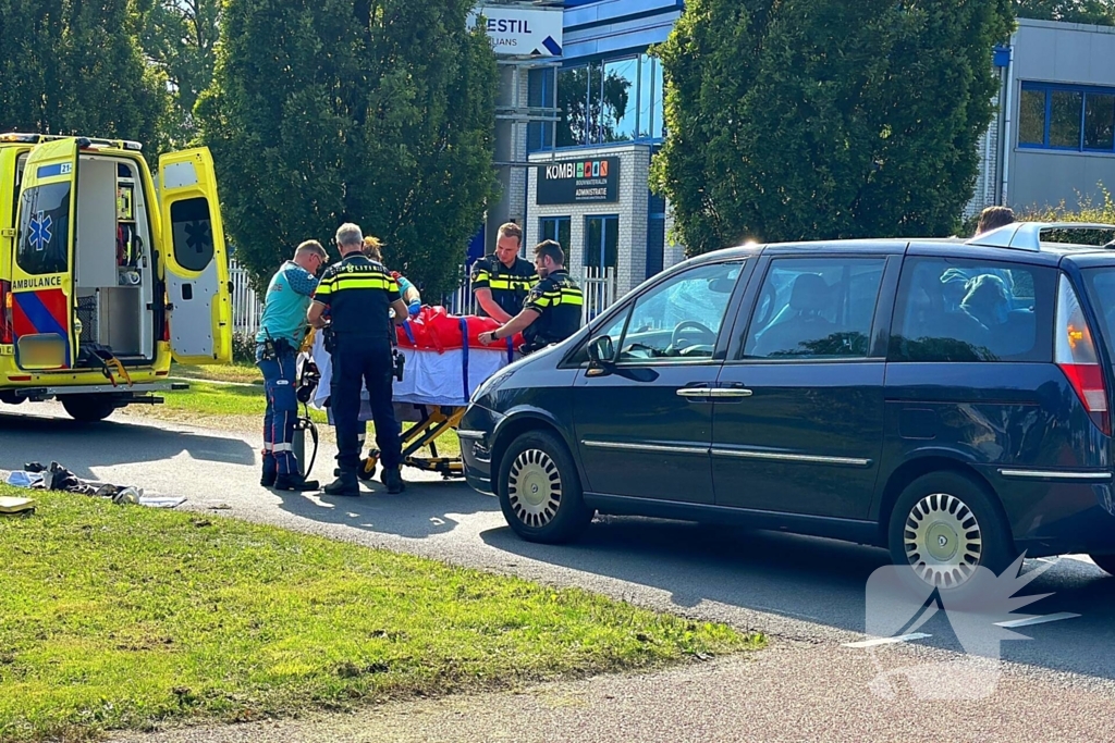 Fietser zwaargewond bij aanrijding met personenauto