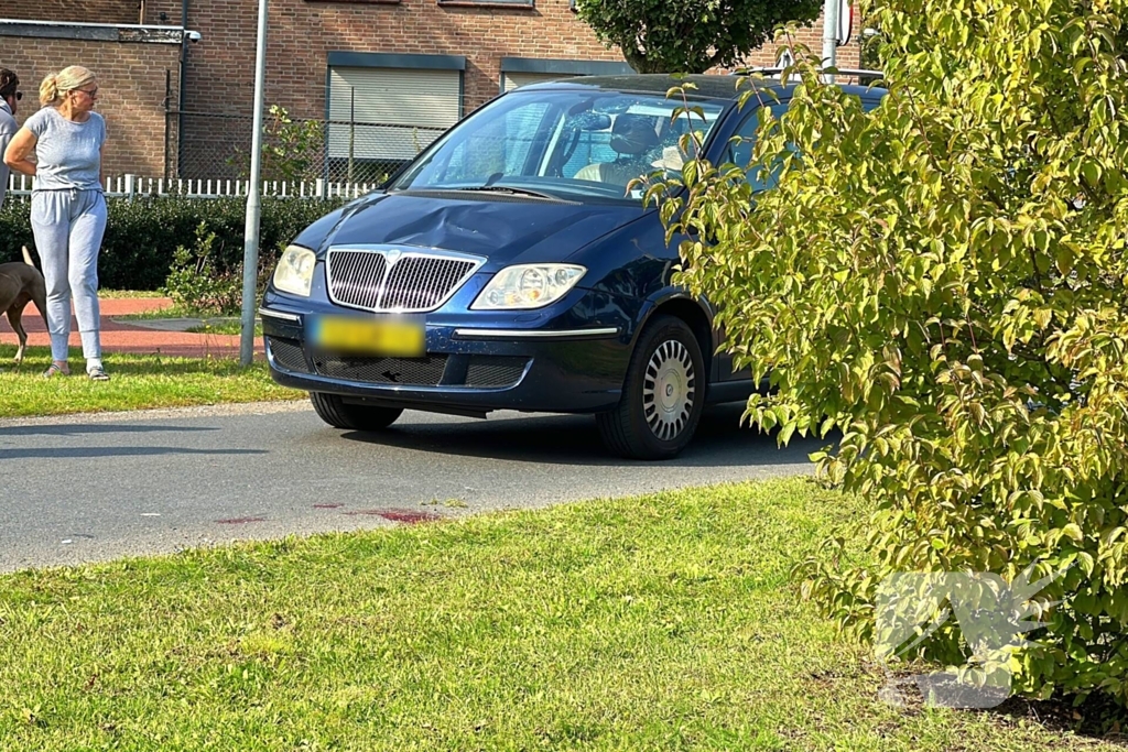 Fietser zwaargewond bij aanrijding met personenauto